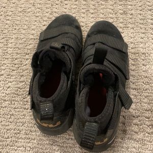 Lebron Soldier 11’s